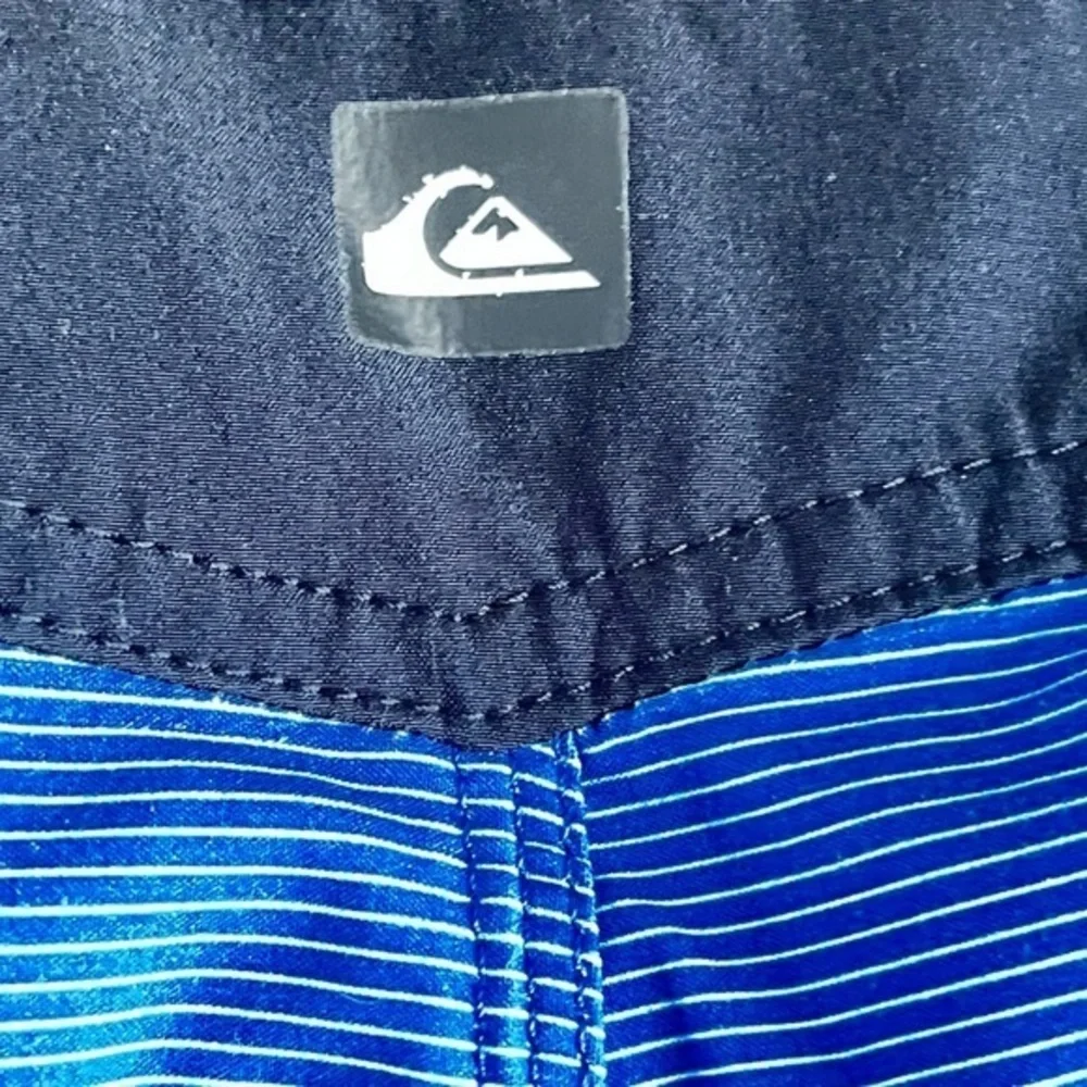 Quiksilver‎ Men Sz 38 Board Shorts Surf Swim Trunks Green & Blue Striped 38x8.5”